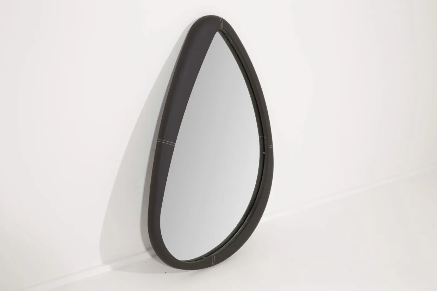 Miroirs|Décoration<Flamant AUSTIN, miroir, cuir, Gris