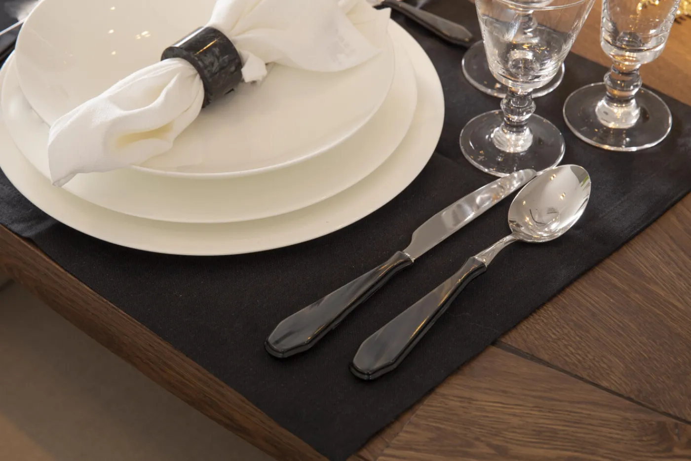 Couverts|Couverts<Flamant COLINE, couteau de table Noir