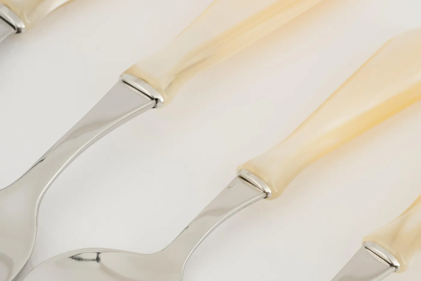 Couverts|Couverts<Flamant COLINE, cuillère de table Blanccassé